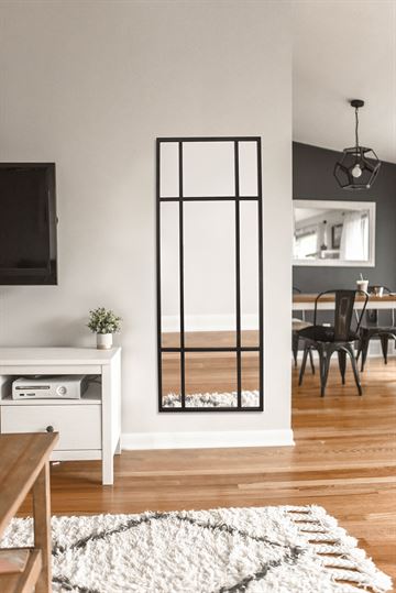 Spegel med svart ram av järn stl. 160x60 cm